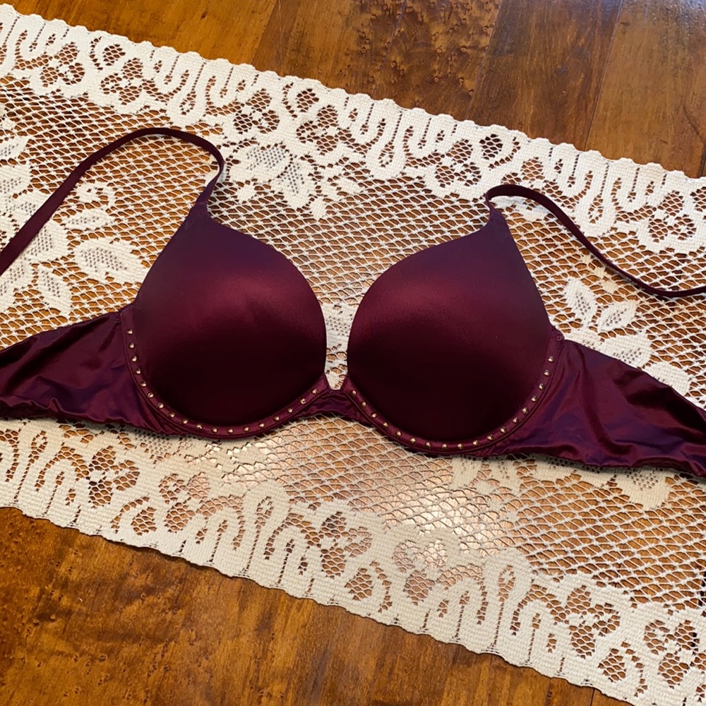 Victoria’s Secret “very sexy” push up bra